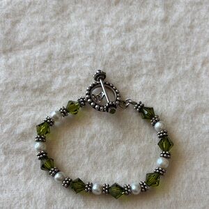Elegant Green and Silver Beaded Bracelet